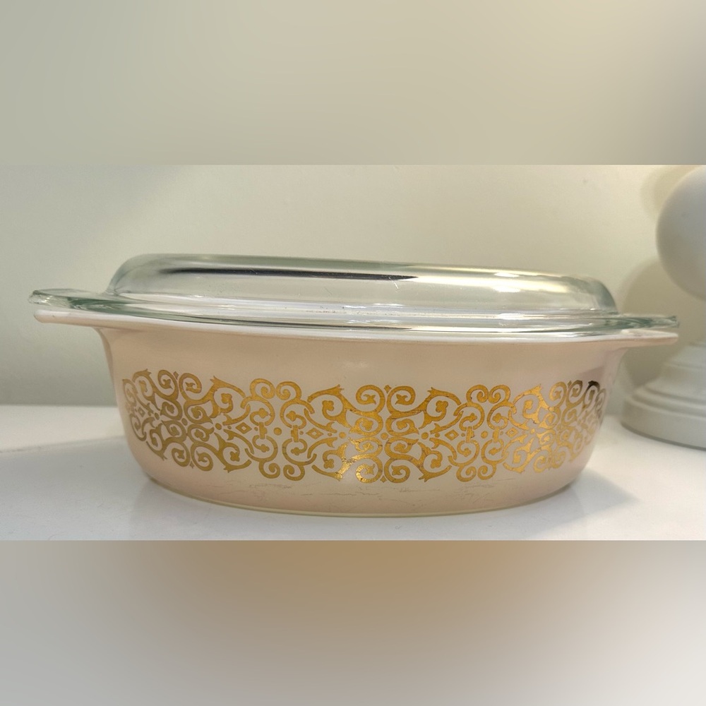 Vtg PYREX #045 Beige Bramble Casserole Dish W/Lid Gold Scroll 2.5 Quart Ovenware